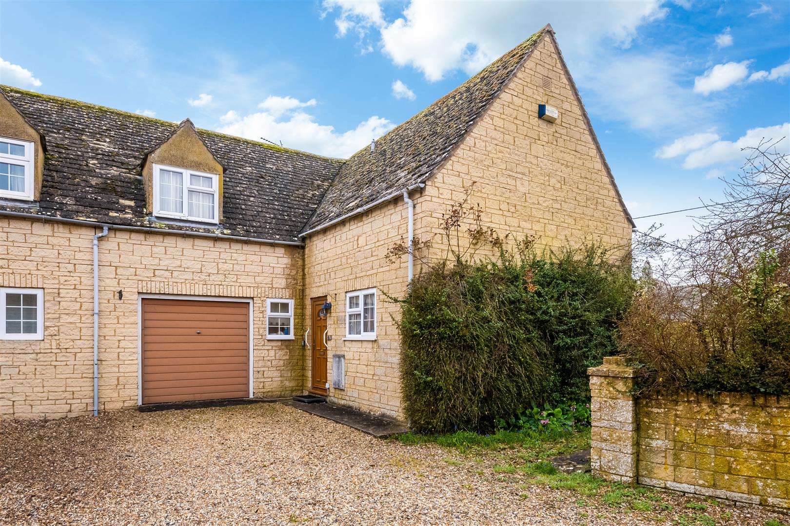 St. Leonards Court, Bledington, Chipping Norton